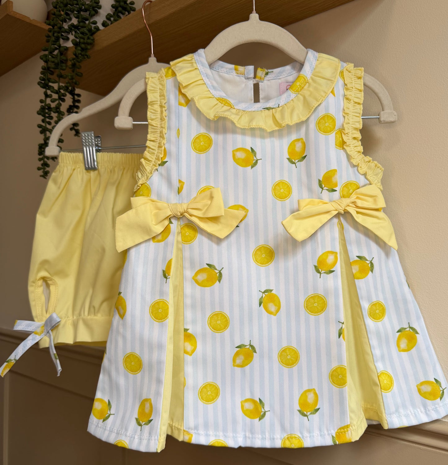 GIRLS ‘LEMON DROP’ SHORTS & TOP 2 PIECE SET WITH HAIR BOW