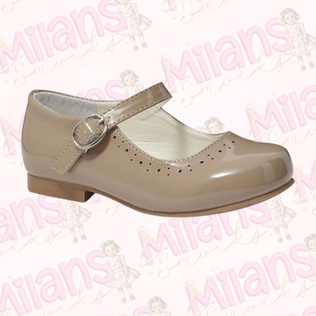 Camel girls Maryjane patent shoes