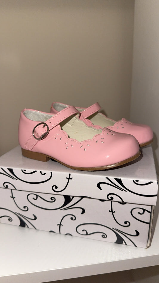 Girls pink patent shoes